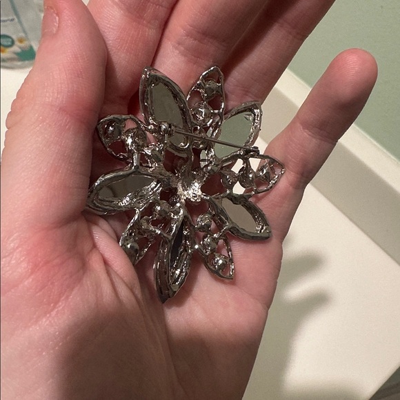 Silver Flower Star Brooch with Gemstones - Picture 5 of 5